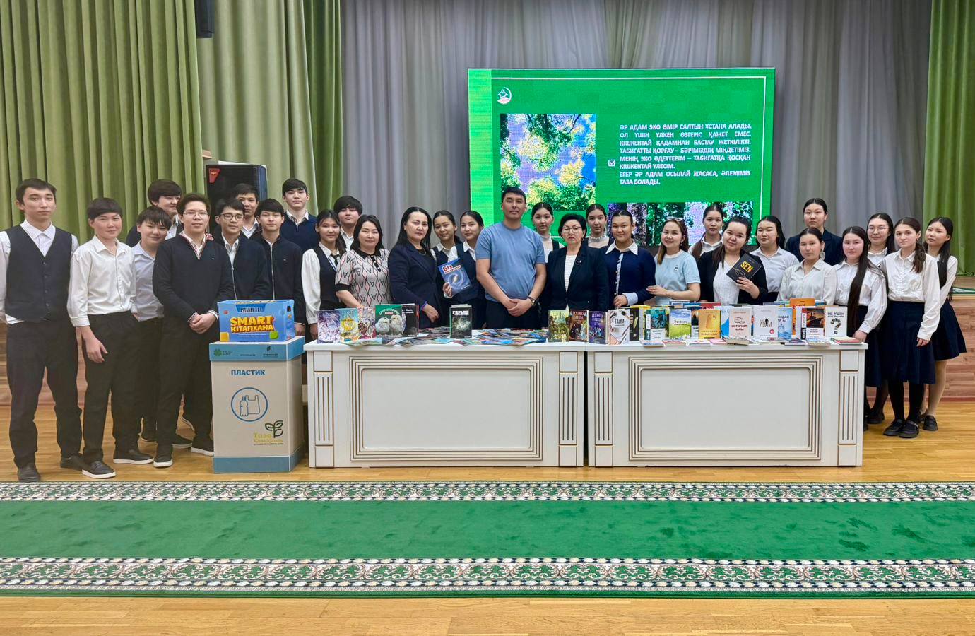 Более 100 книг вручены библиотеке №10 средней школы